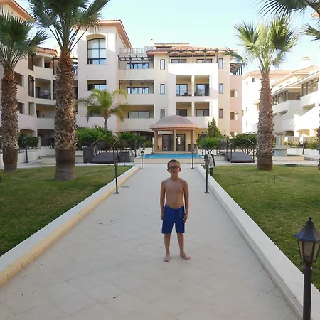 1 Bedroom Luxury In Secure Gated Complex With Large Shared Pool Appartement *