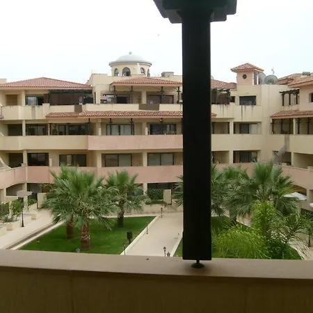 1 Bedroom Luxury In Secure Gated Complex With Large Shared Pool Apartman Paphos